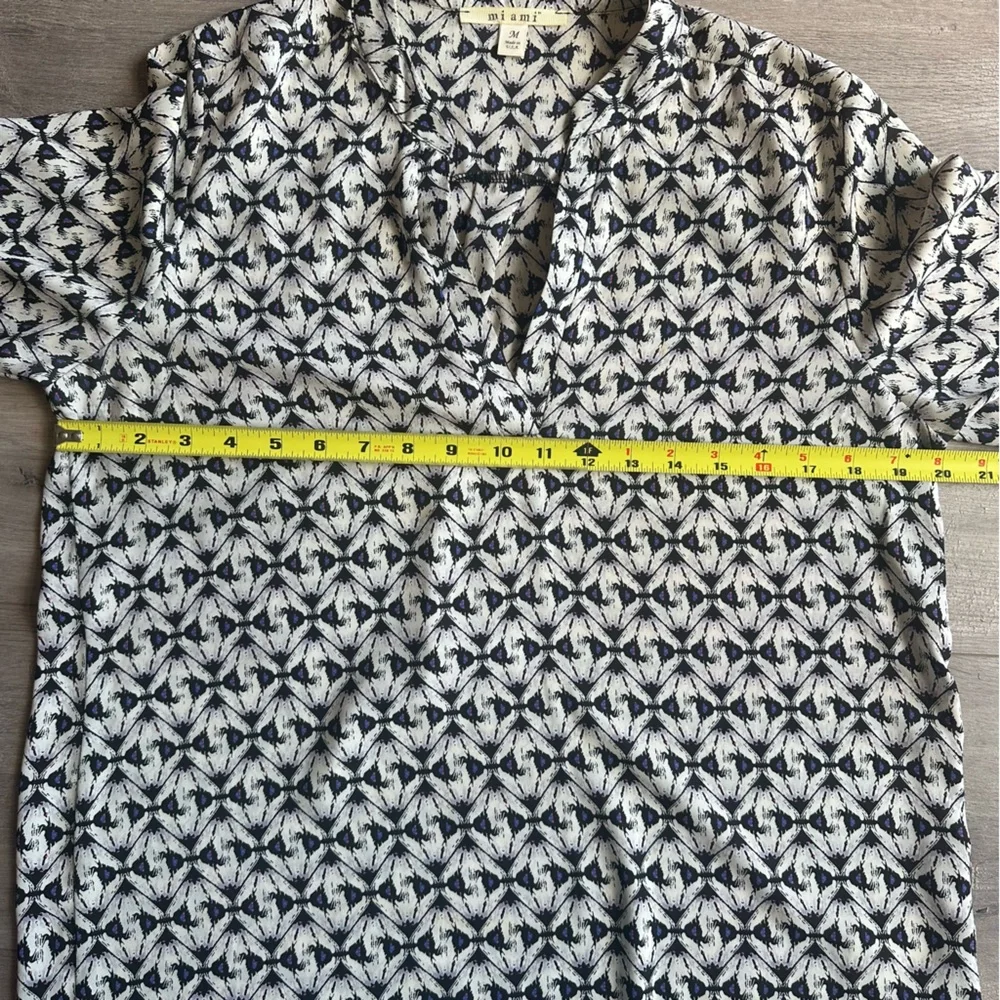 Miami v-neck blouse with roll up sleeves - size medium